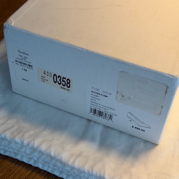 The Row Kitten Pump Cocoa SMOOTH CALFSKIN - Picture 9 of 9